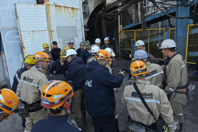 Τραγωδία σε ορυχείο της Τουρκίας: Πέντε νεκροί από κατάρρευση στη Σόμα (video)