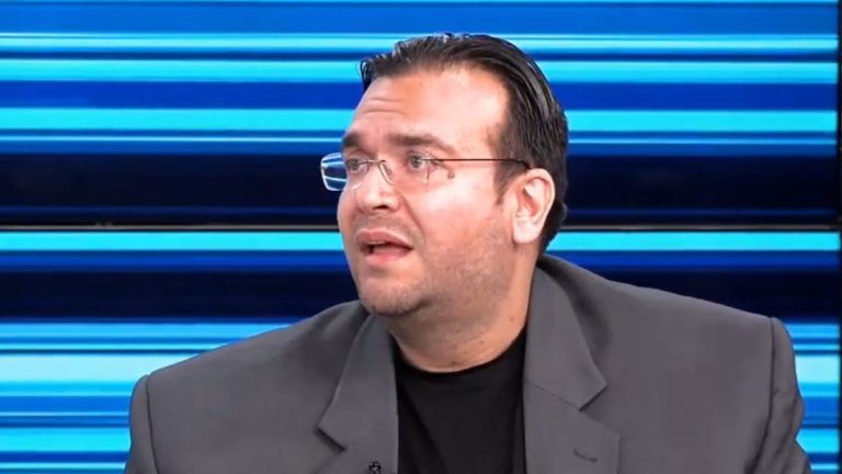 Φίλιππος Καμπούρης: Ποιος είναι ο βασιλιάς της ελληνικής trash tv – Δείτε τις πιο επικές στιγμές (video)