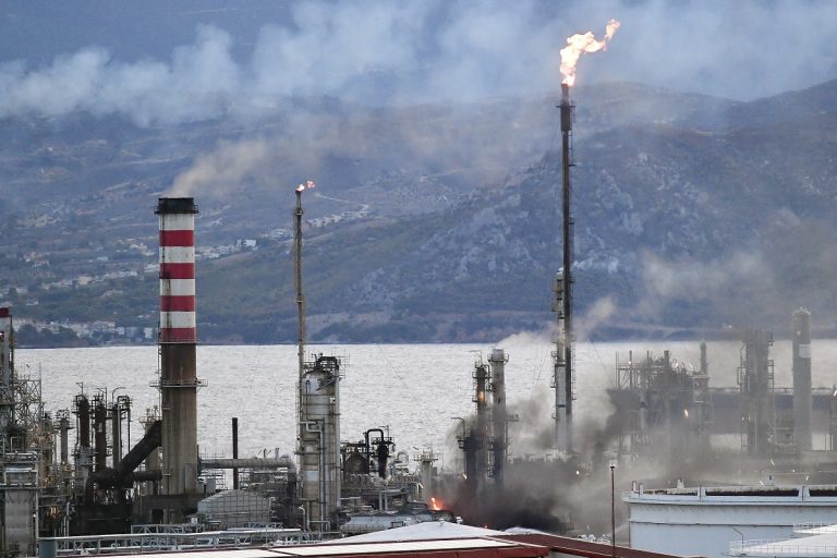 Motor Oil: Διασωληνώθηκαν δύο εργαζόμενοι από το ατύχημα