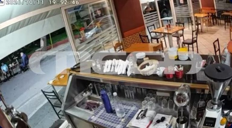 Η στιγμή της σύλληψης 40χρονης που επιχείρησε να δηλητηριάσει τον εν διαστάσει σύζυγό της! (VIDEO)