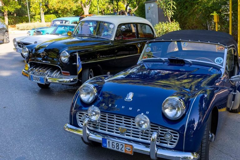 Διαχρονικές «καλλονές» της ασφάλτου στο Ψυχικό (PHOTOS)
