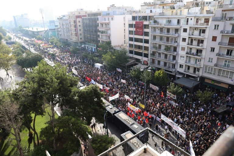 Σαν σήμερα 7 Οκτωβρίου 2020: Έξι χρόνια από την απόφαση στη δίκη της Χρυσής Αυγής που σημάδεψε τη σύγχρονη Ελλάδα (videos)