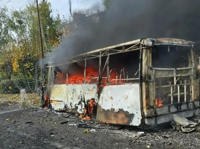Ουκρανία: 12 νεκροί και 14 τραυματίες από ρωσικό χτύπημα σε λεωφορεία στο Κραματόρσκ