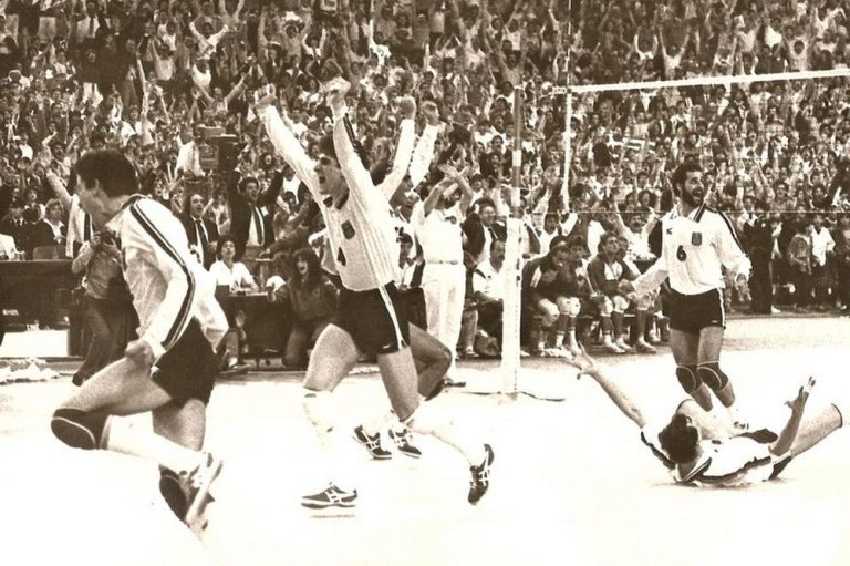 Σαν σήμερα: Το ’87 του ελληνικού βόλεϊ που έκανε όλη την Ευρώπη να παραμιλά (VIDEO)