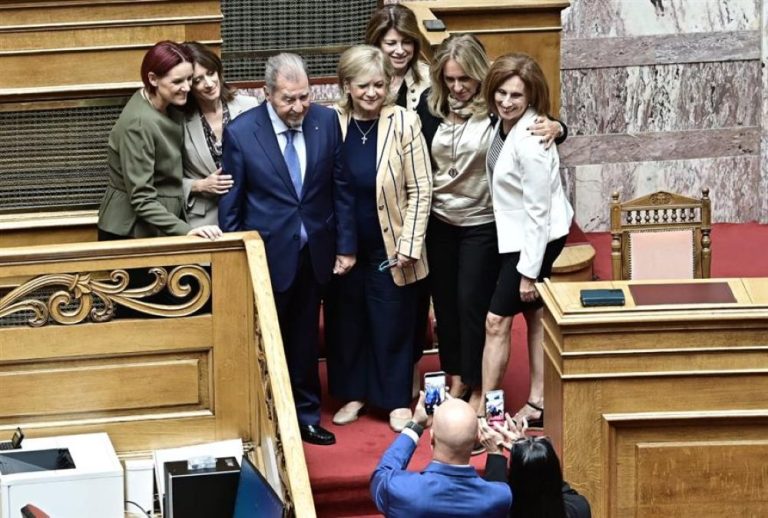 Βουλή: Ποιοι εκλέχθηκαν Κοσμήτορες και Γραμματείς στη νέα Σύνοδο