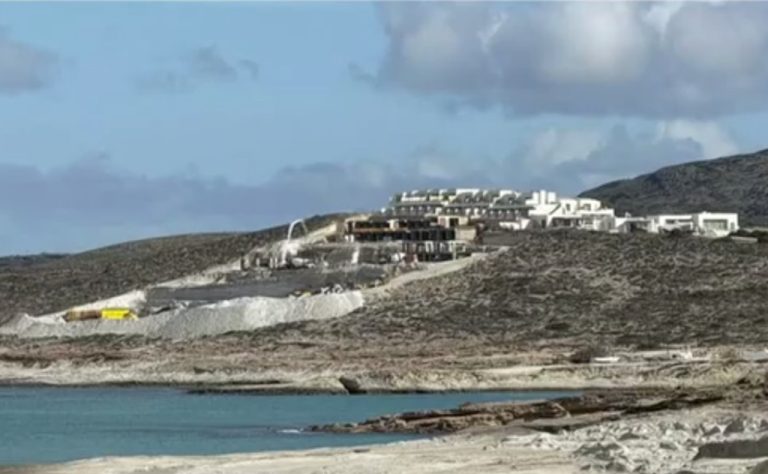 Ξανά μπουλντόζες στη Μήλο: Το «τέρας» των 271 κλινών ξυπνά μετά την απόφαση του ΣτΕ