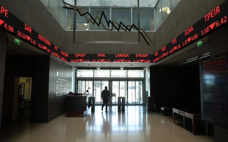 Χρηματιστήριο – Απώλειες 3,7% σε δύο ημέρες, στο επίκεντρο οι τράπεζες – Βάρυνε πληθωρισμός, ρευστοποιήσεις κερδών