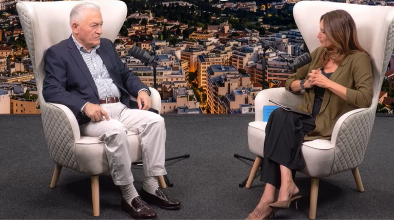 Λάζαρος Κυρίζογλου στο epolitical.gr: «Πίσω από την πολιτική, κρύβεται ένας άνθρωπος που γράφει στίχους»